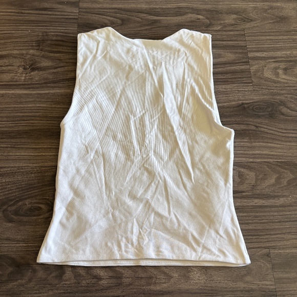 Aritzia Original Contour Muscle Tank White Medium - Picture 7 of 9